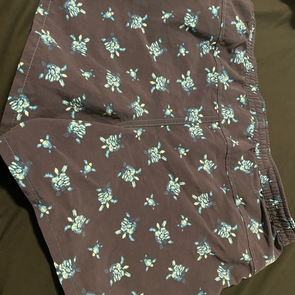 Patagonia Women's Shorts with Blue Turtle Print - Picture 3 of 3